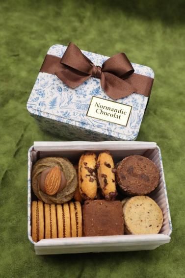 normadiechocoの代表商品 ノルマンディーショコラのクッキー缶