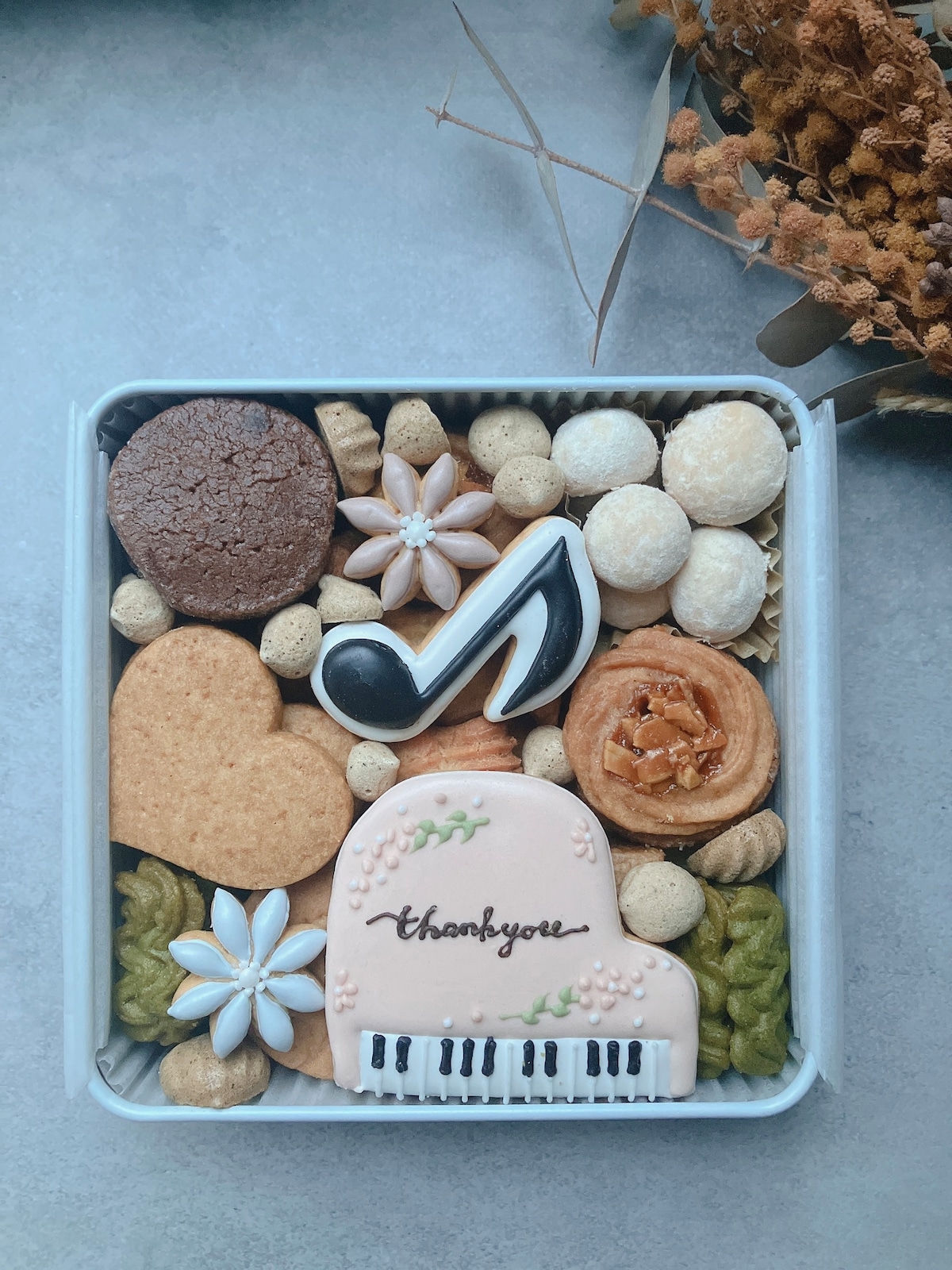 天然色素【ピアノ♪メッセージ入り】クッキー缶